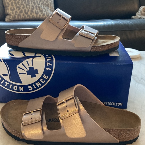 These are super cute Birkenstocks, Arizona style copper color, Size 40. Like new - Picture 4 of 7